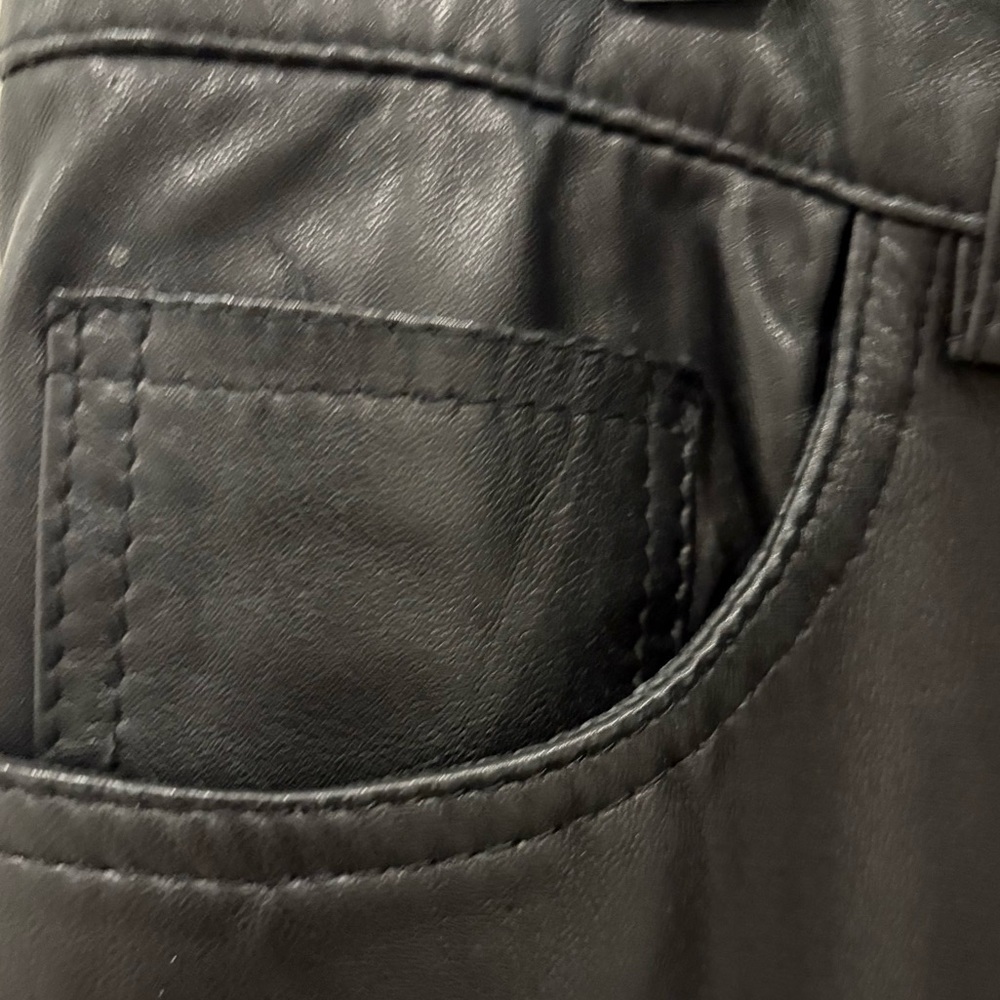 Burns gorgeous straight leg black leather pant 
5 pocket size 10 zipper button - Picture 7 of 11